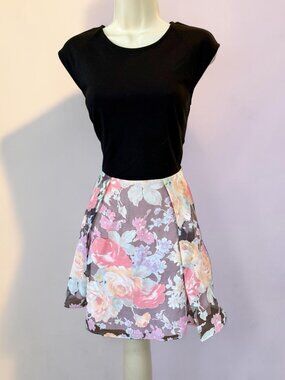 Ted Baker London Dress Size 2 (US 6) Black Floral Fit & Flare Mini